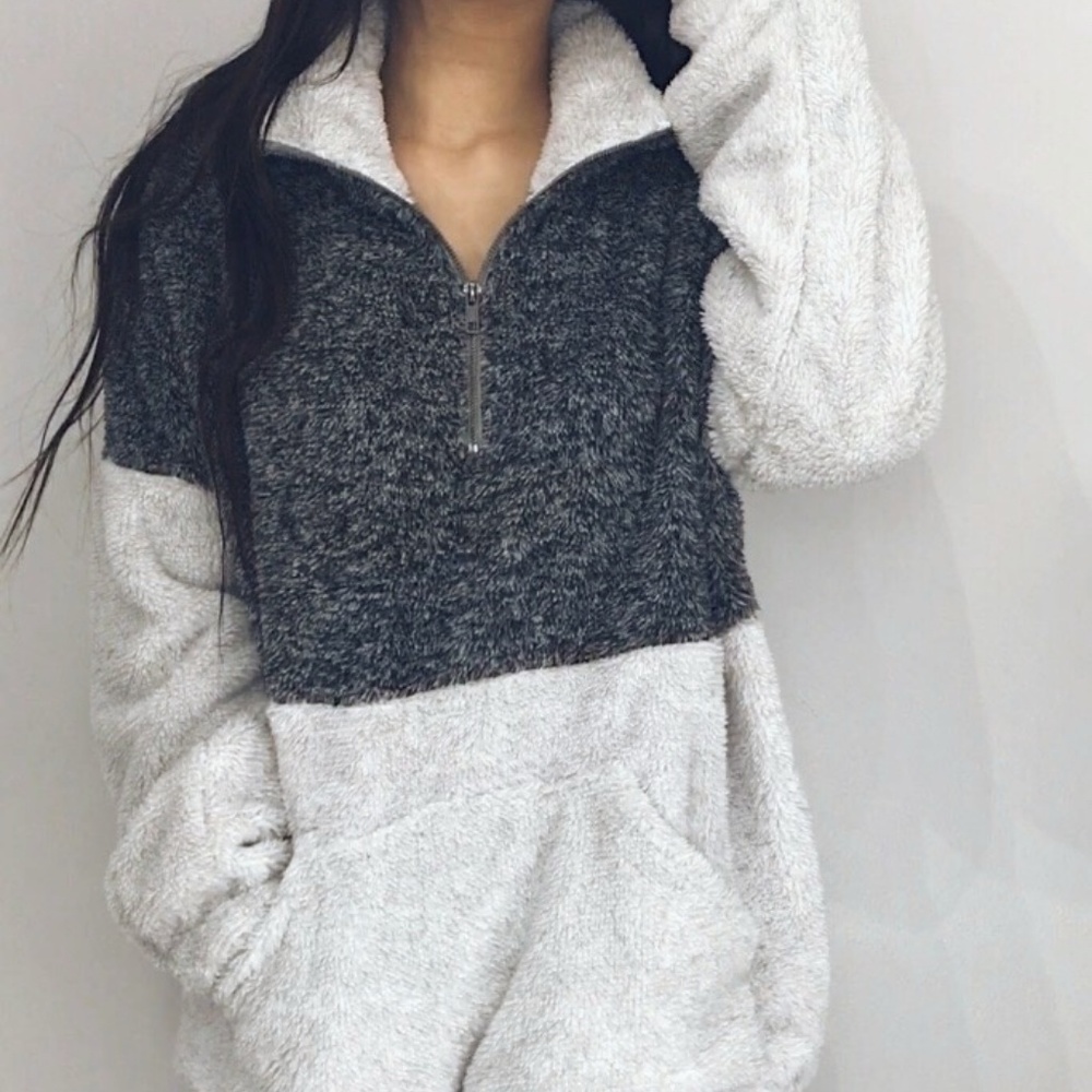 🆕Camila - Navy Fuzzy Pullover - Picture 6 of 7